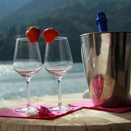 Albergo Mezzolago Εξωτερικό φωτογραφία