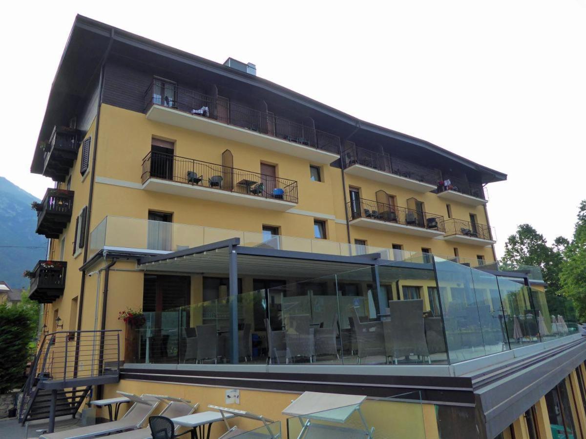 Albergo Mezzolago Εξωτερικό φωτογραφία