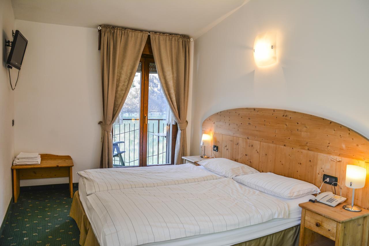 Albergo Mezzolago Εξωτερικό φωτογραφία