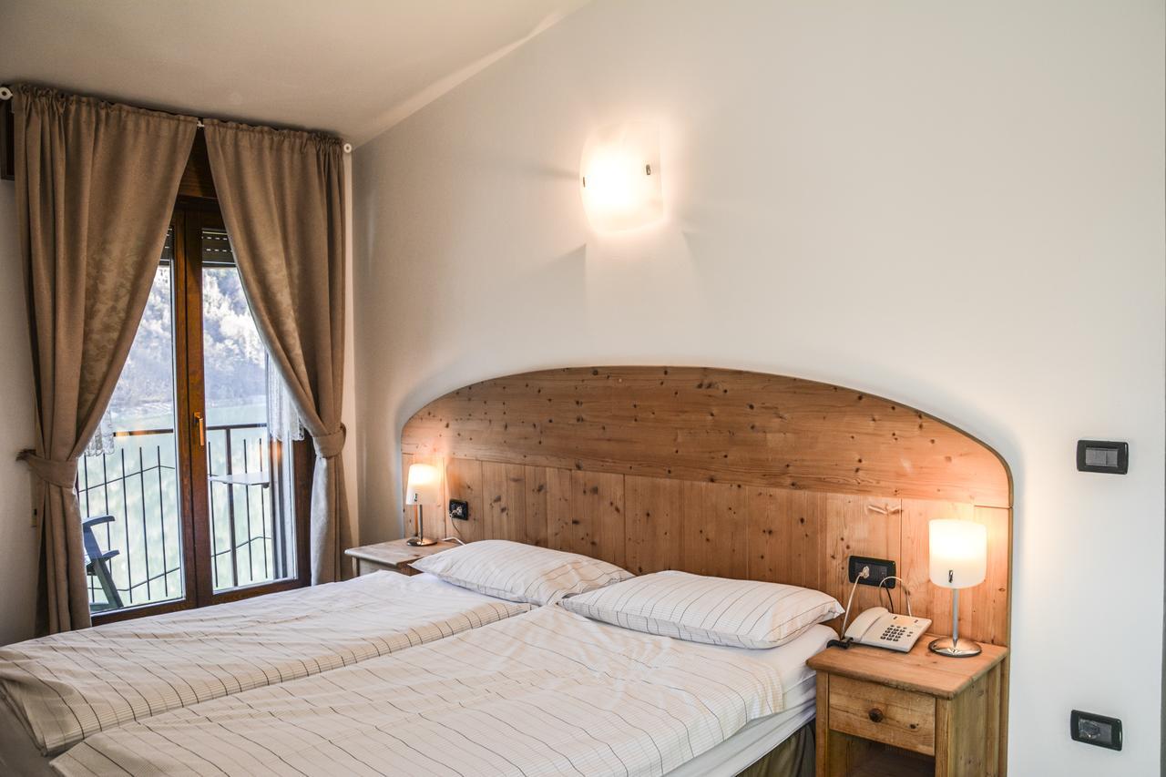 Albergo Mezzolago Εξωτερικό φωτογραφία