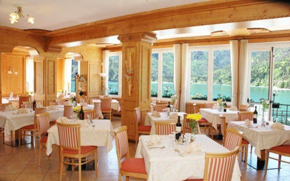 Albergo Mezzolago Εξωτερικό φωτογραφία