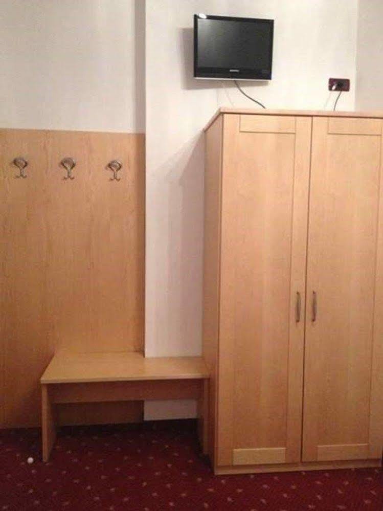 Albergo Mezzolago Εξωτερικό φωτογραφία