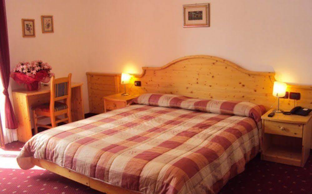 Albergo Mezzolago Εξωτερικό φωτογραφία