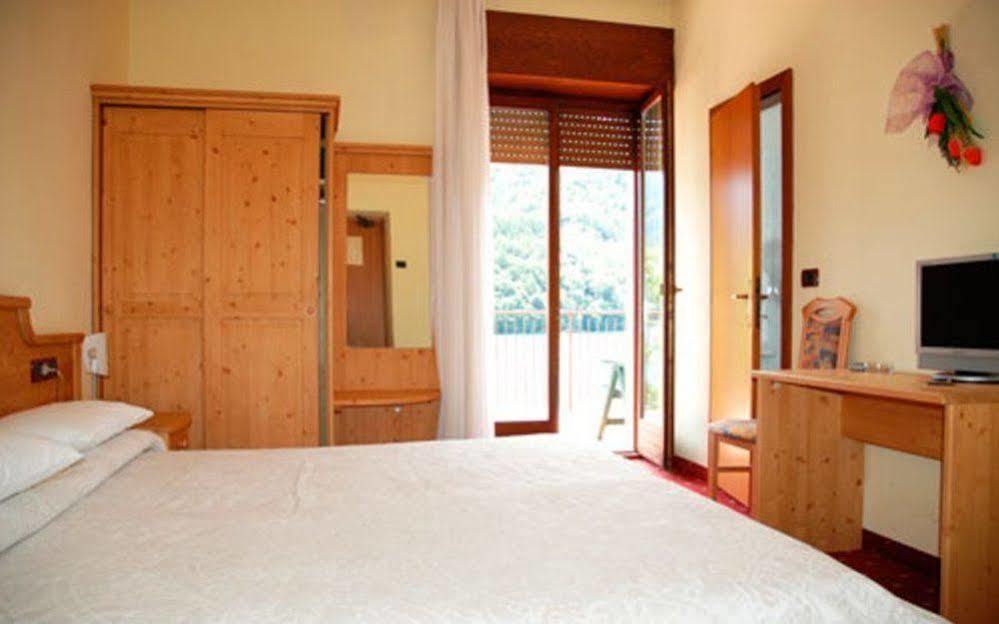 Albergo Mezzolago Εξωτερικό φωτογραφία