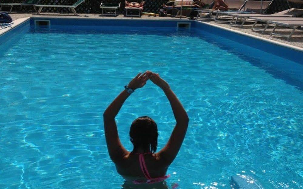 Albergo Mezzolago Εξωτερικό φωτογραφία