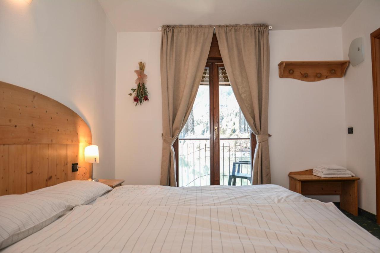 Albergo Mezzolago Εξωτερικό φωτογραφία