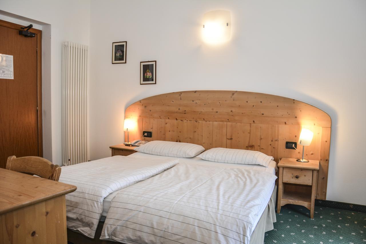 Albergo Mezzolago Εξωτερικό φωτογραφία